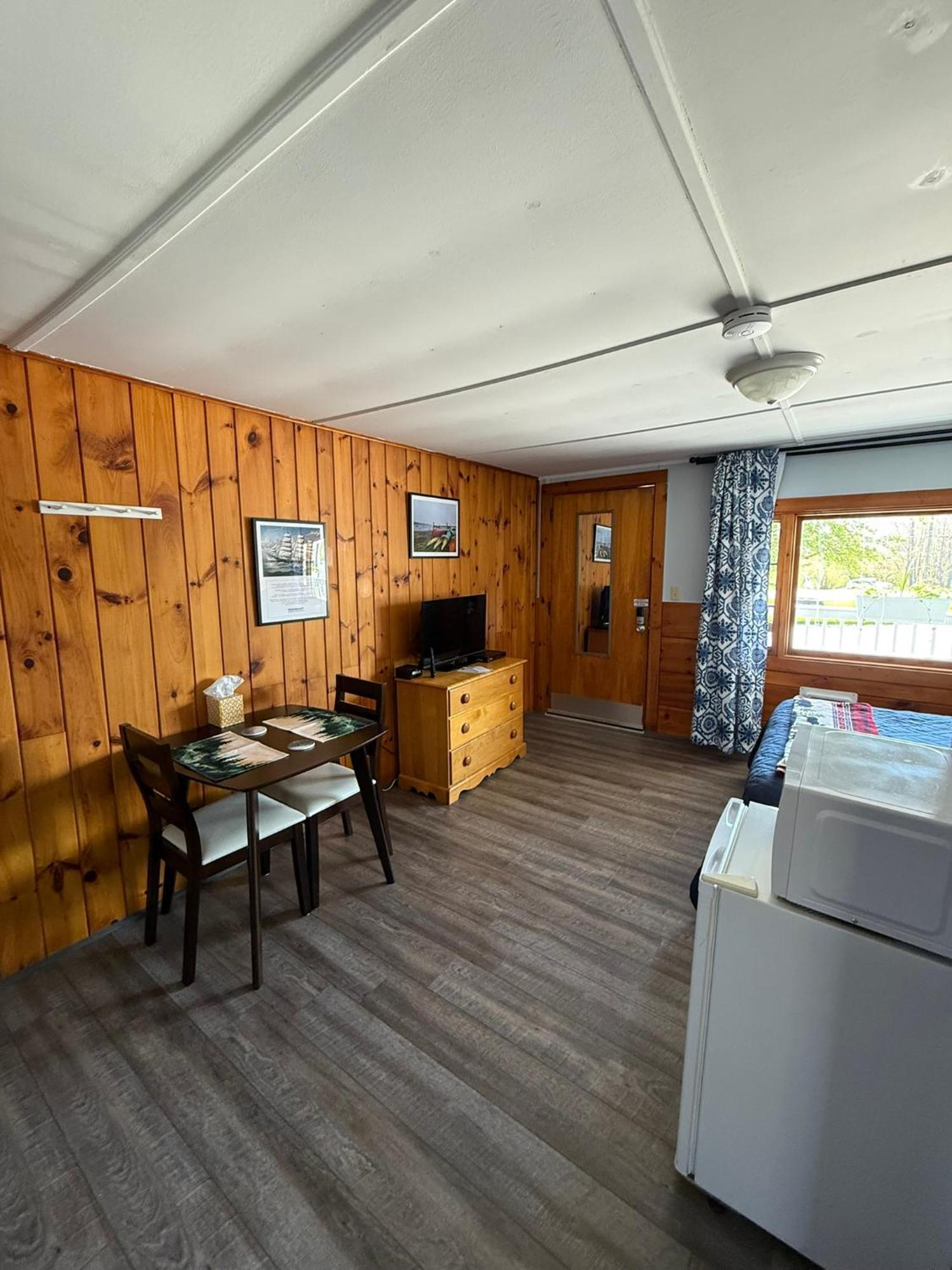 Yardarm Motel Searsport Exterior photo